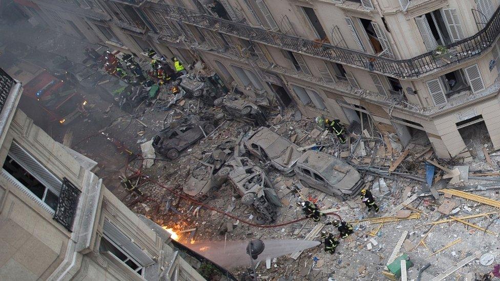 A general view shows debris and car wreckage following the explosion of a bakery on the corner of the rue Sainte-Cécile and rue de Trévise in central Paris on 12 January 2019