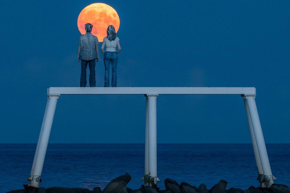 Blue supermoon, Newbiggin-by-the-Sea, Northumberland