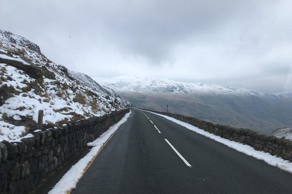 Ffordd heibio Capel Curig