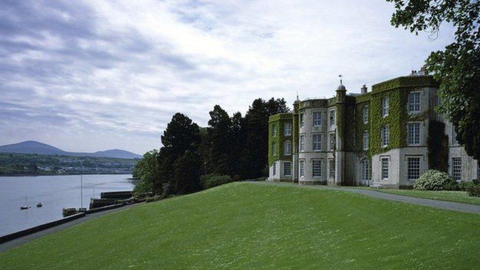 Plas newydd