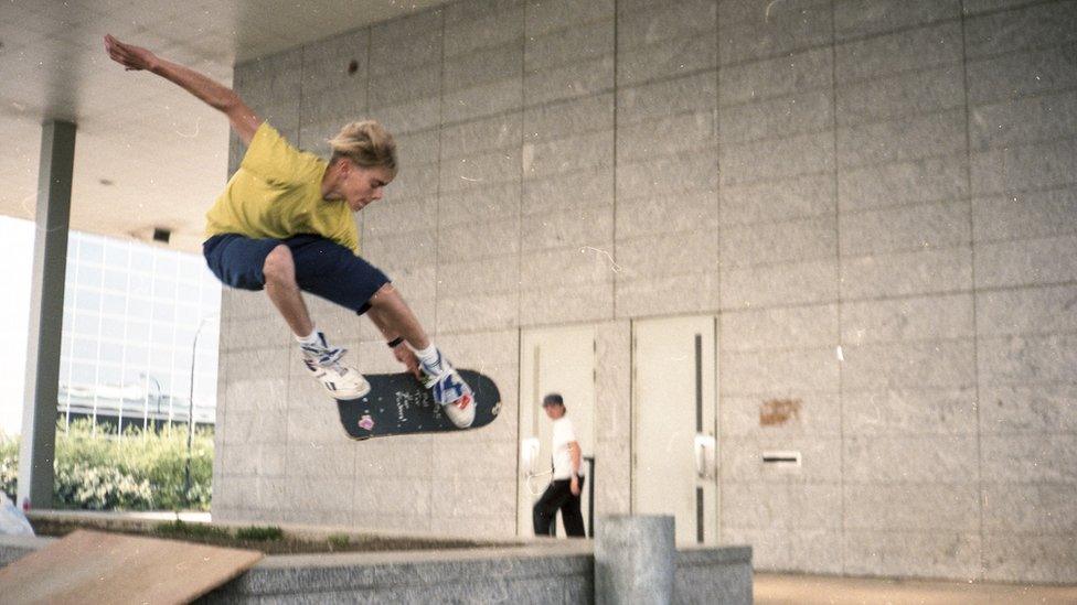 Skateboard jumping