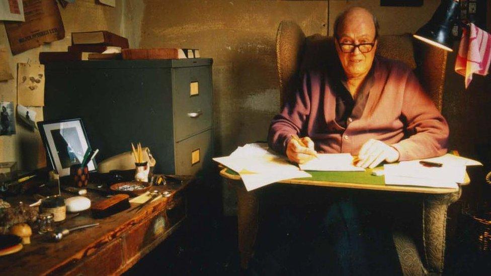 Photo of Roald Dahl in his hut in 1990.