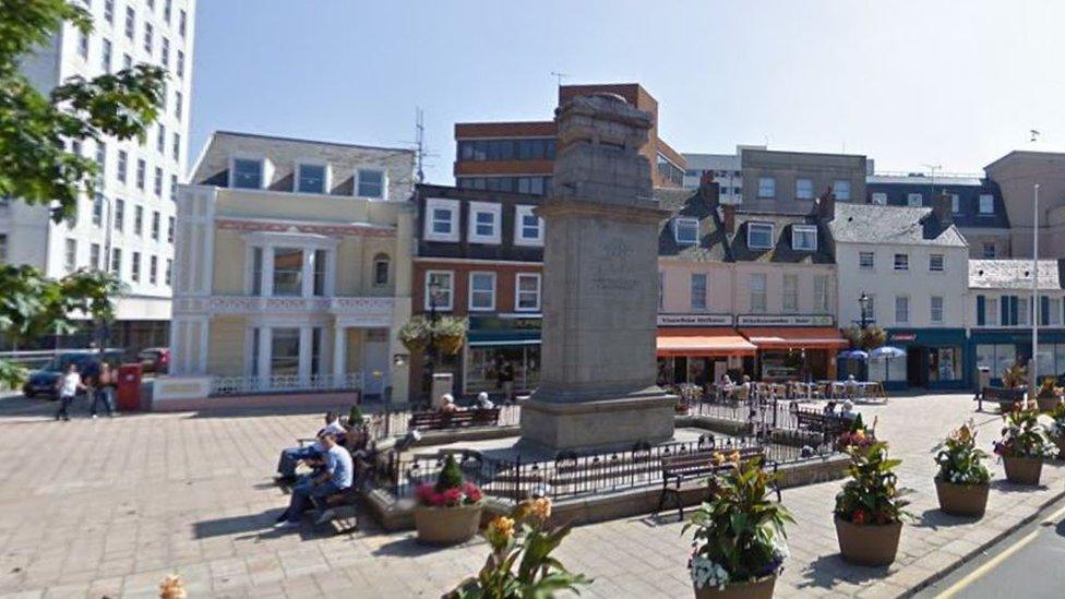 The Cenotaph, The Parade