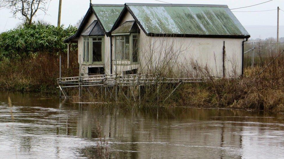 caban plotlander ar lan afon