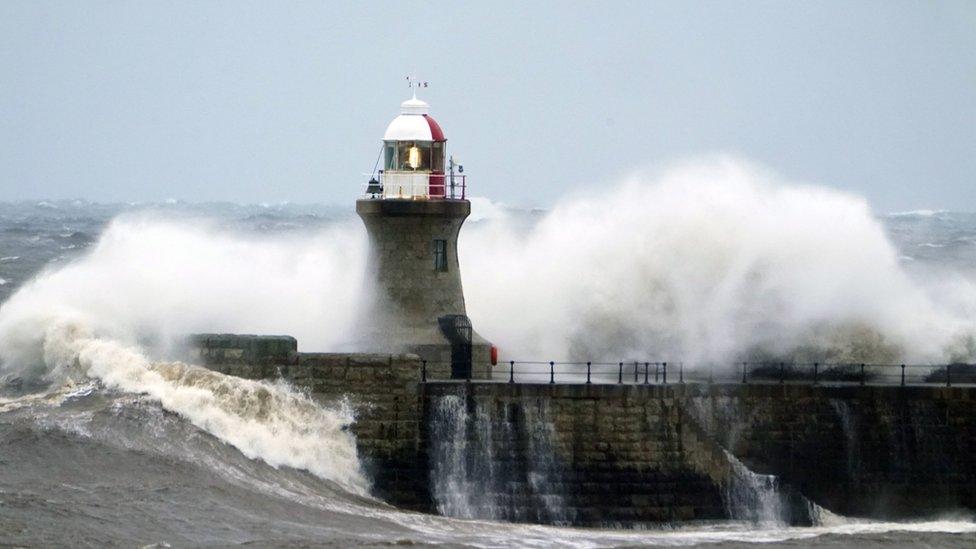 South Shields Lighthouse before the dome was knocked off