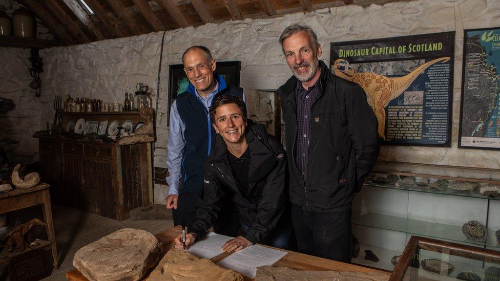 Ministear na h-Àrainneachd, Màiri Gougeon, Dùghal Ros, Cailean MacPhàidein