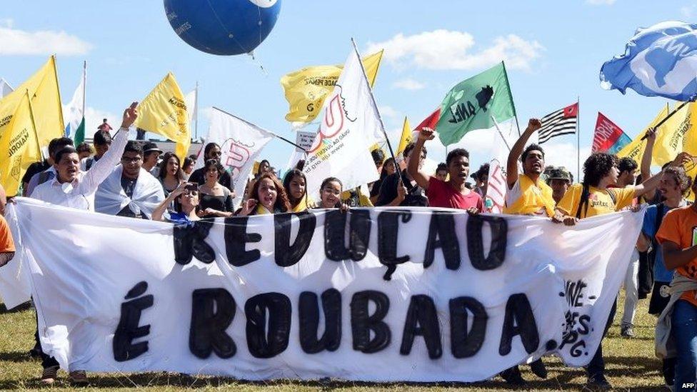 Students protest in Brasilia against lowering the age of criminal responsibility on 30 June, 2015