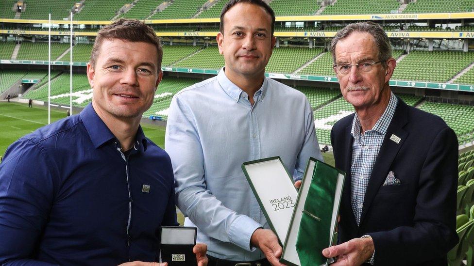 Brian O'Driscoll, Taoiseach Leo Varadkar and Dick Spring, Chairman of the Ireland 2023 Oversight Board, prepare to submit the bid