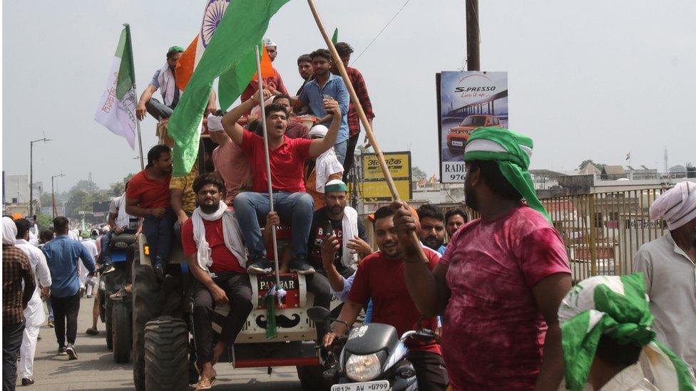 Protesters on tractors