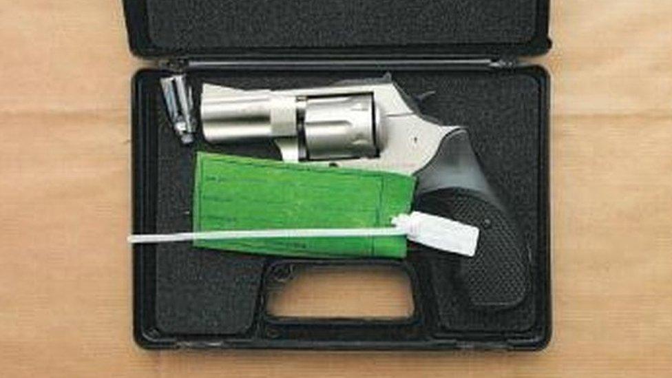 A blank firing pistol