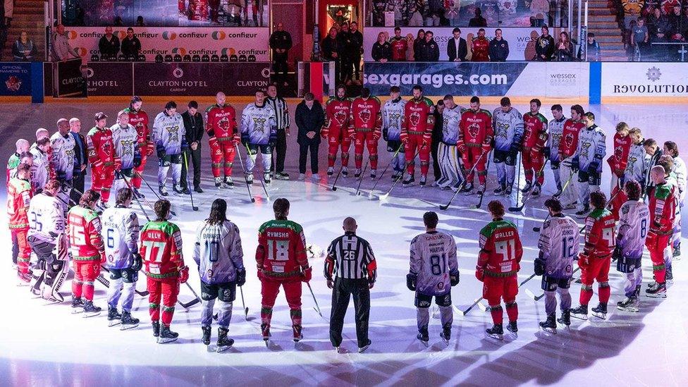 Players from Cardiff Devils and Manchester Storm pay tribute