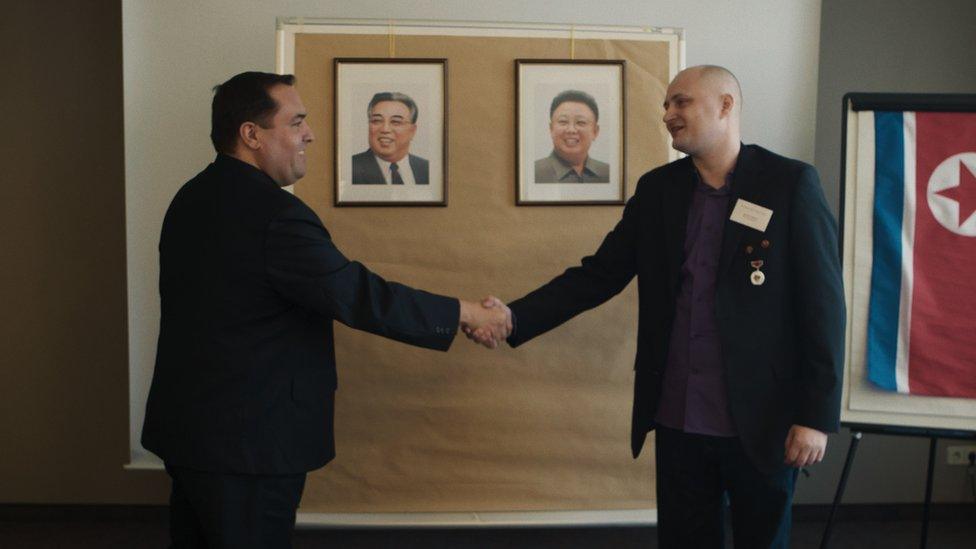 Alejandro Cao de Benós and Ulrich Larsen shaking hands at a KFA meeting in Germany