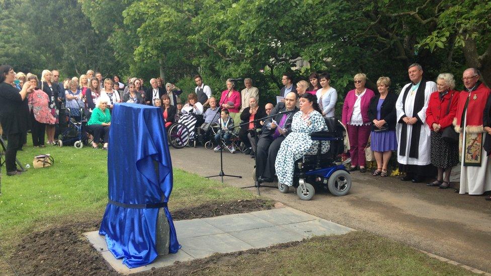 Roise Moriarty-Simmonds and Stephen Simmonds at Thalidomide memorial opening