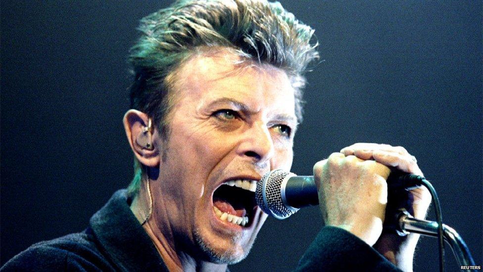 Bowie singing into his microphone in 2006