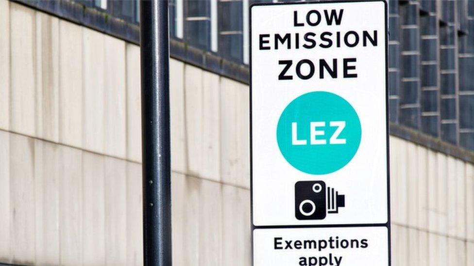 Glasgow LEZ sign