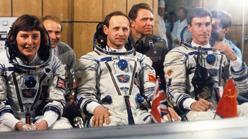 Soyuz tm-12, cosmonauts Helen Sharman (uk), Anatoly Artsebarsky, and Sergei Krikalev prior to launch, 1991.