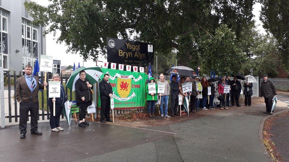 Protest Ysgol Bryn Alyn