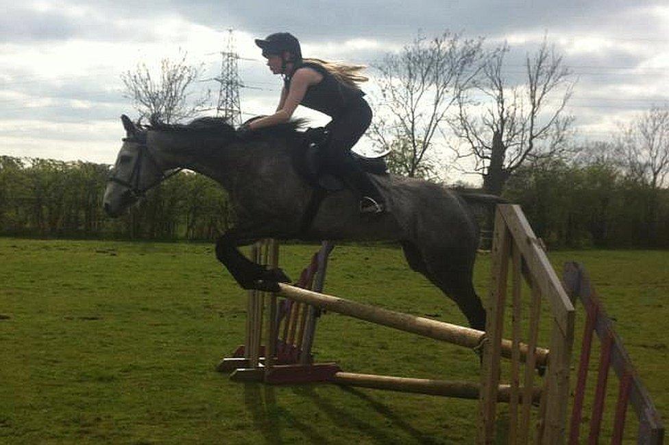 Eden Lole showjumping