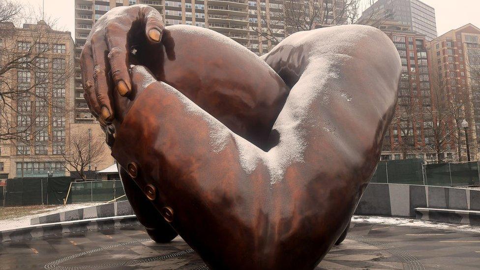 A statue of Martin Luther King Jr. and Coretta Scott King