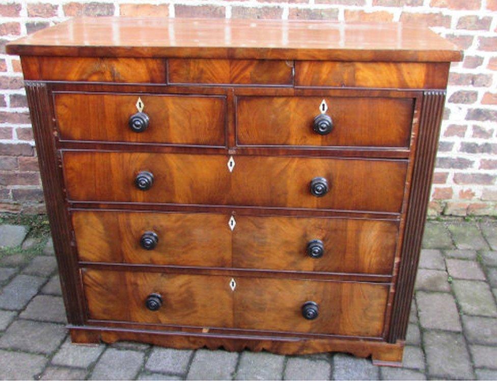 Chest of drawers