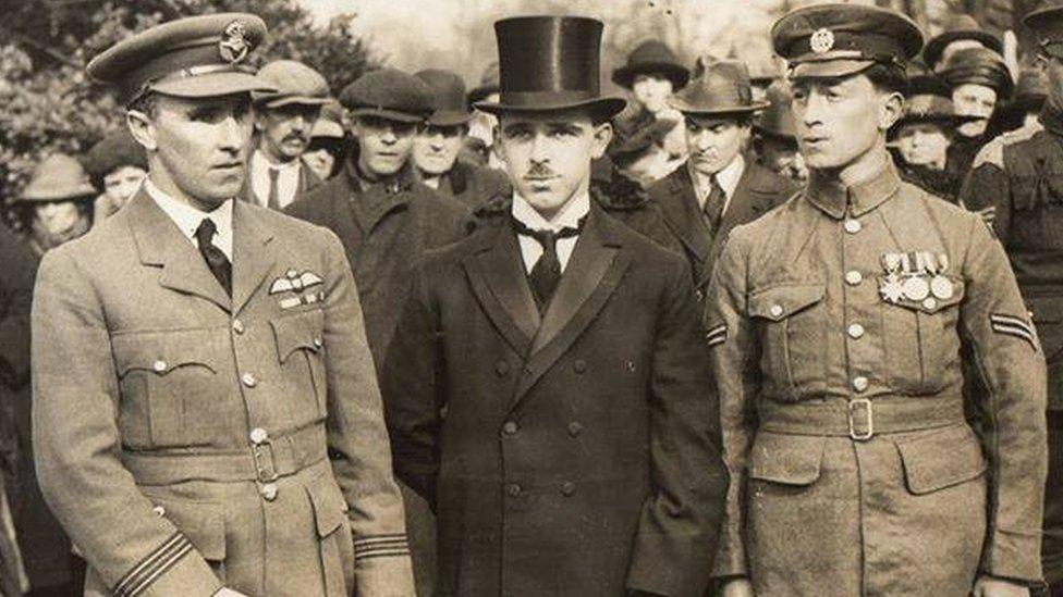 Fl Lt A H Wann (L) and Cpl W Potter (R)