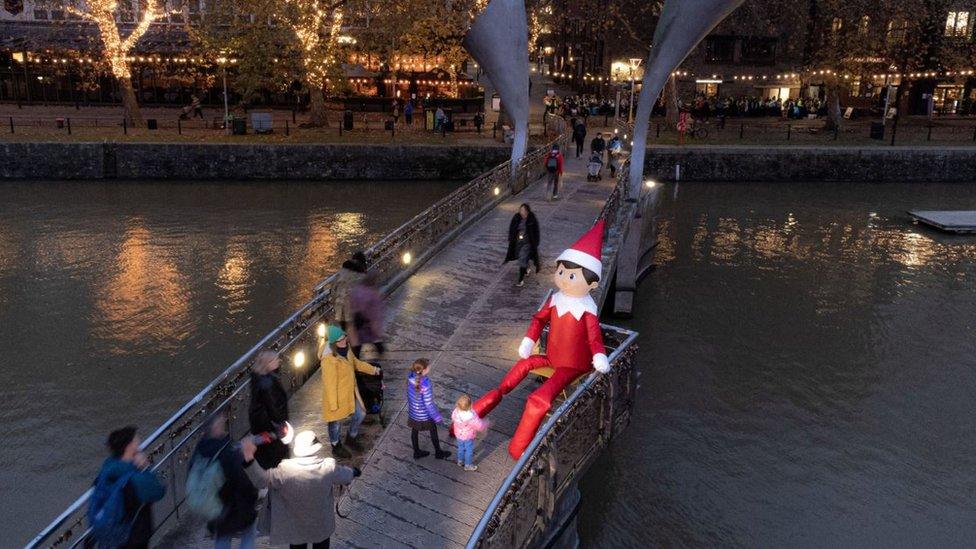 Photo of the elf on a bridge in Bristol city centre