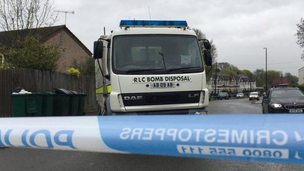 Bomb disposal vehicle