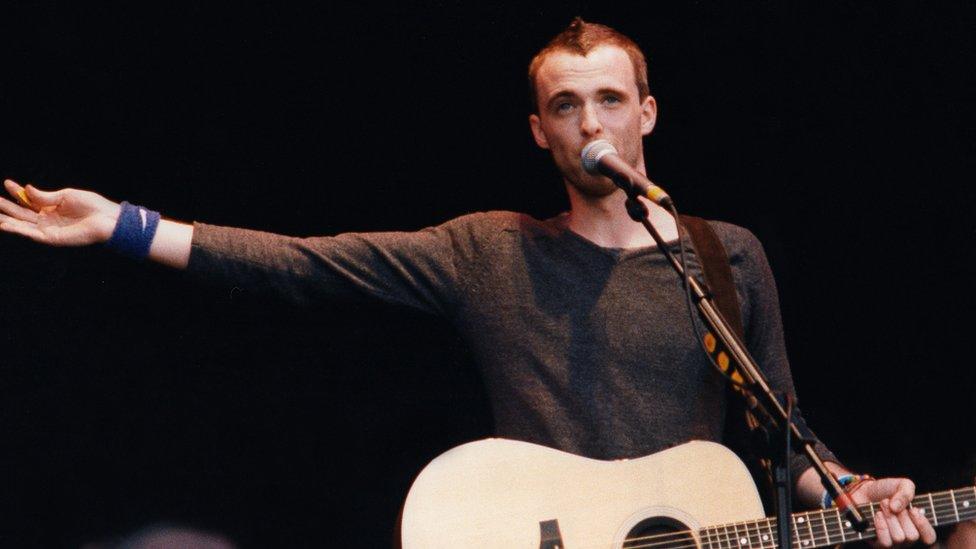 Fran Healy of Travis performs on stage at the Glastonbury Festival on June 27th, 1999