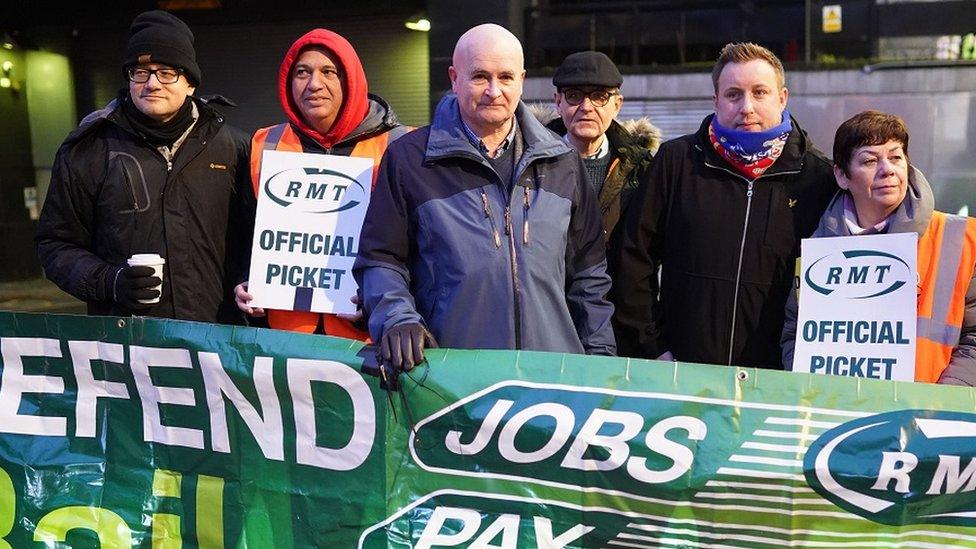 railway-workers-striking.