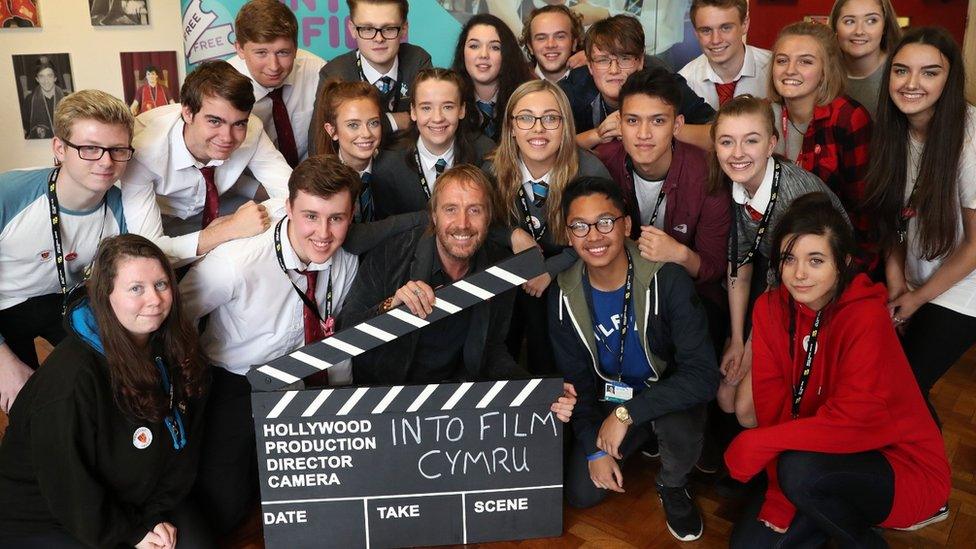 Rhys Ifans with school pupils at Ysgol Gyfun Gymraeg Plasmawr