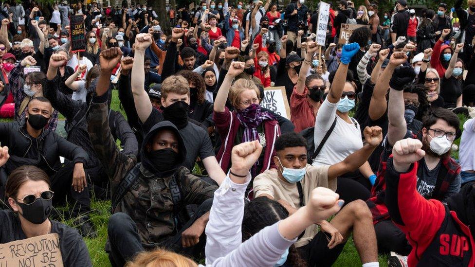 facemask-protest.