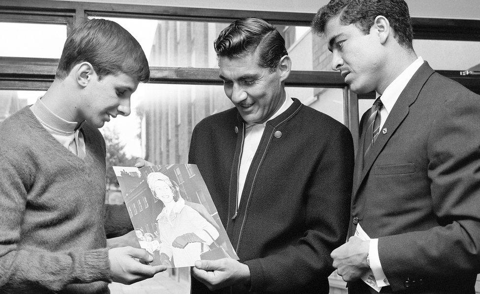 Mexico's Enrique Borja, Antonio Carbajal and Enrique Cisneros admire a photograph of Queen Elizabeth II on 9 July, during the 1966 World Cup