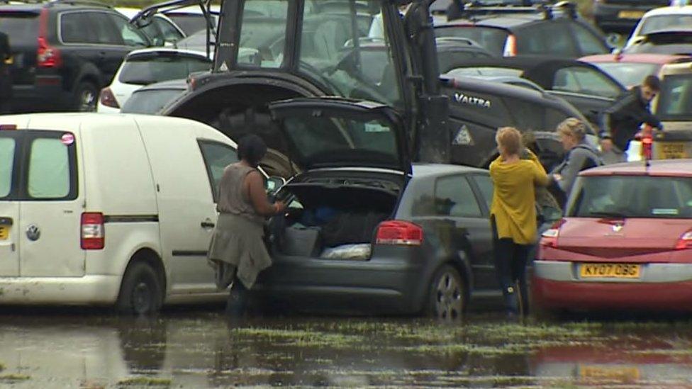 cars stuck in rain water and mud at Festival no.6