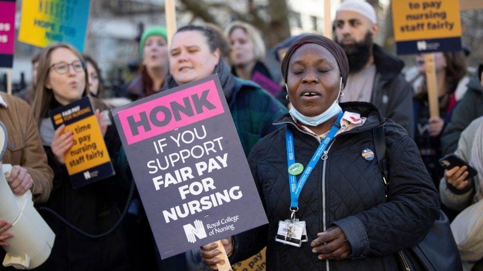 nurse-striking.