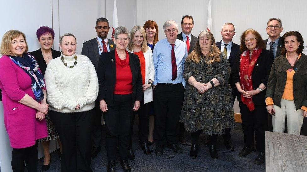 Cabinet Mark Drakeford yn cwrdd am y tro olaf ddydd Llun