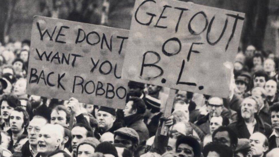 Anti-Red Robbo placards on 20 Feb 1980, voting overwhelmingly down a strike against Derek Robinson's sacking