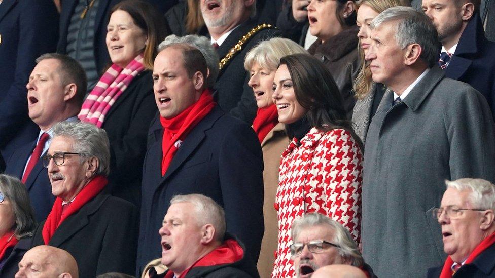 Tywysog a Thywysoges Cymru yng ngêm rygbi Cymru a Lloegr yn Stadiwm Principality, Caerdydd fis Chwefror 2023