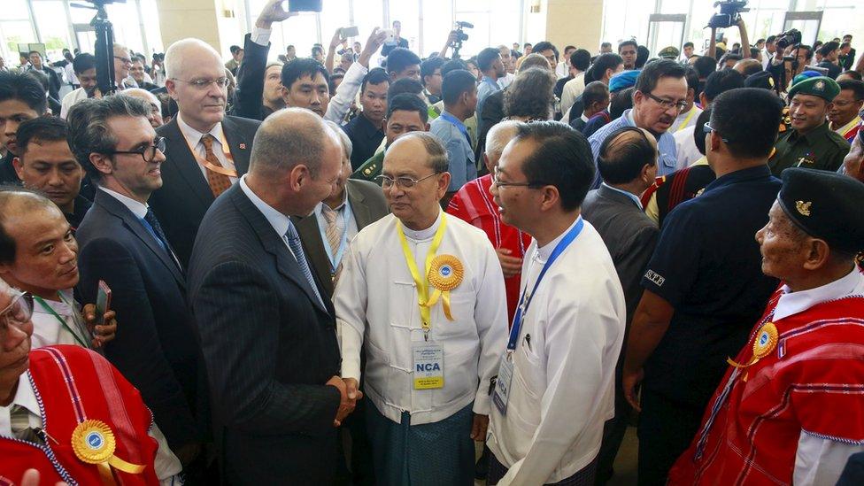 Myanmar"s President Thein Sein greets international witnesses to the peace deal in Nay Pyi Taw (15 Oct 2015)