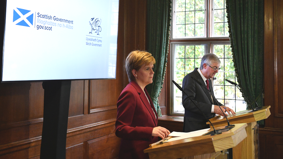 Nicola Sturgeon a Mark Drakeford