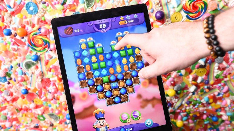 A person playing Candy Crush