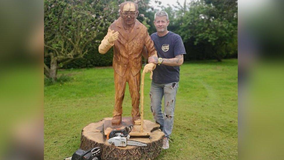 Simon Bogg and Captain Tom wood carving