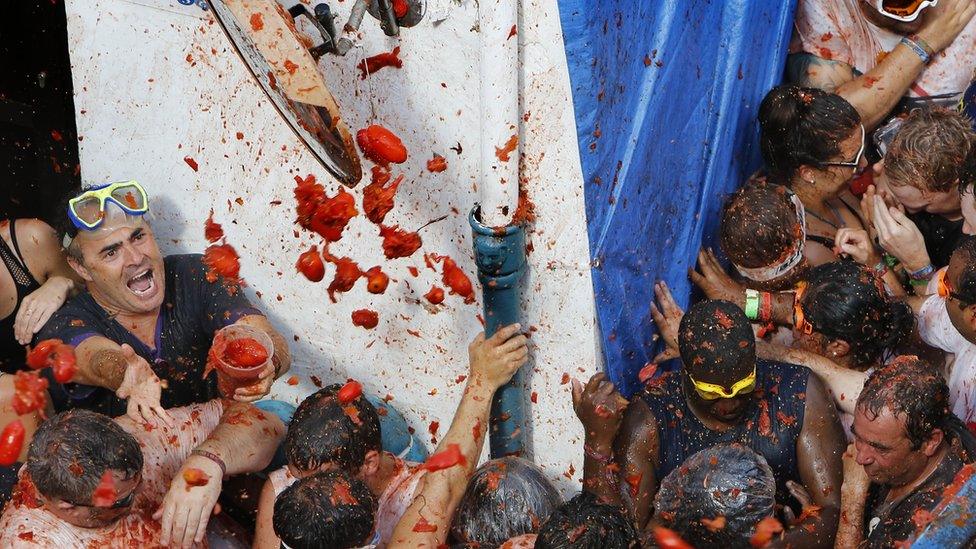 People throwing tomatoes at the tomatina fiesta