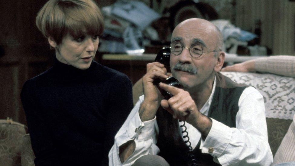 Una Stubbs and Warren Mitchell in Till Death Us Do Part