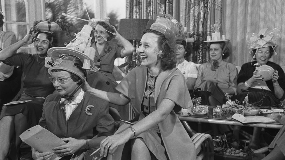 Women at a Tupperware party in the 1950s