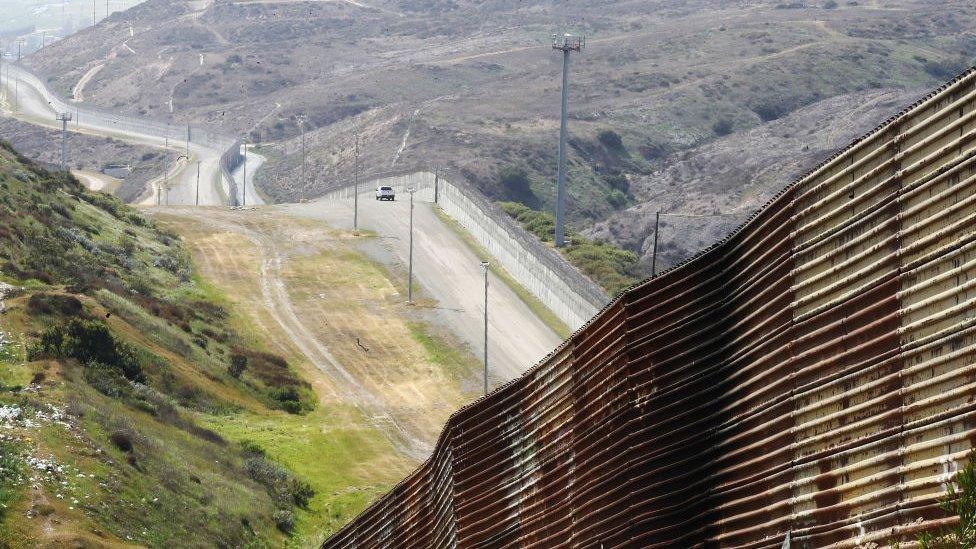 wall-and-fencing-on-u.s.-mexico-border.