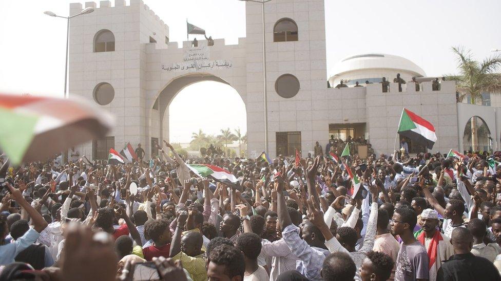 protesters at army hq, 11 April