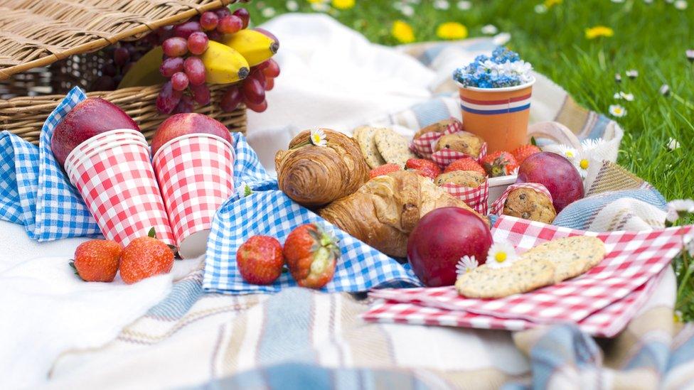 picnic-basket-with-food.