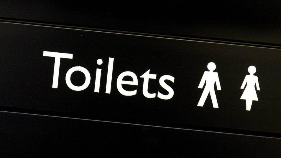 Toilets sign