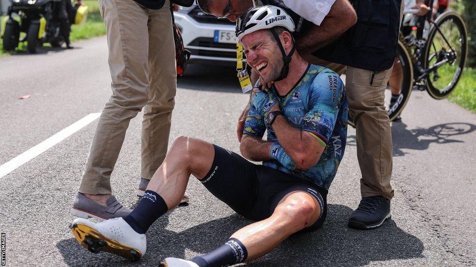 Mark Cavendish crashes out of 2023 Tour de France