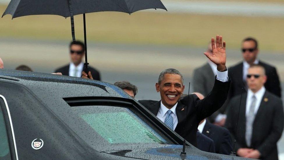 US President Barack Obama waves after his arrival at Jose Marti Airport in Havana (20 March 2016)